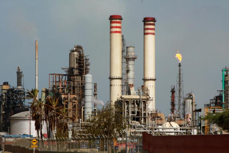 Der Amuay-Raffineriekomplex im venezolanischen Bundesstaat Falcon. Hier wird Rohöl für den Export verarbeitet