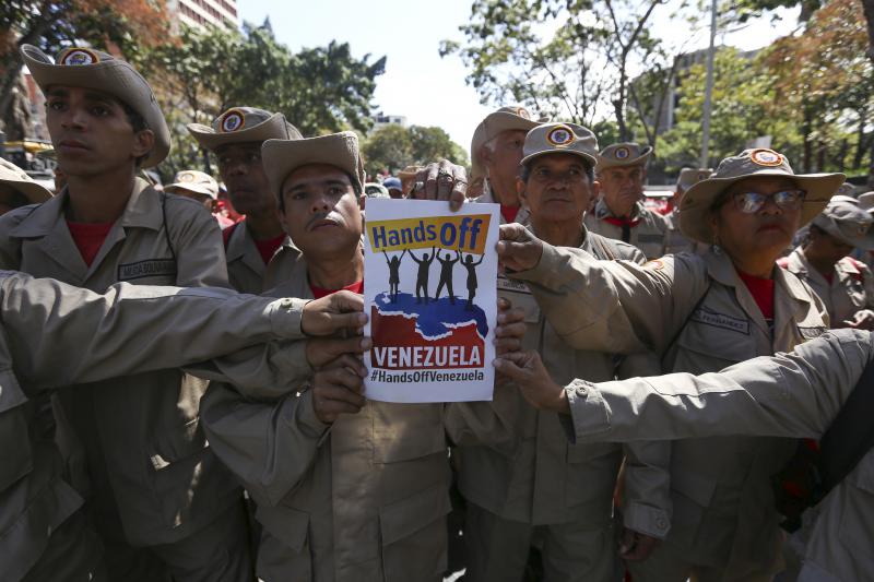 Chavistische Milizionäre bei der Demonstration gegen eine US-Militärintervention am 12. Februar in Venezuelas Hauptstadt Caracas