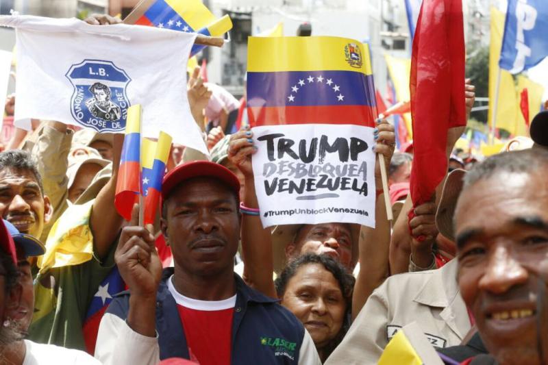 In Venezuelas Hauptstadt Caracas demonstrierten am Mittwoch Zehntausende gegen die US-Blockadepolitik