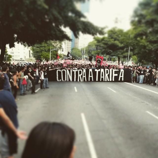 Die Bewegung für kostenlosen Nahverkehr protestierte gegen die erneute Fahrpreiserhöhung der neoliberalen Regierung von São Paulo, Brasilien