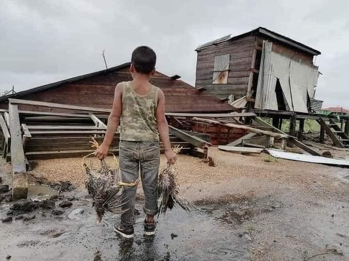 Zerstörte Häuser und Straßen im Department Cortés in Honduras nach Hurrikan Eta