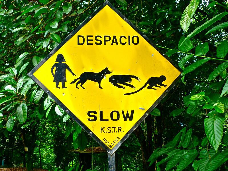 Lateinamerika hat im Schnitt einen noch größeren Verlust an Biodiversität als der Rest der Welt zu verzeichnen (hier ein Warnschild aus Costa Rica)