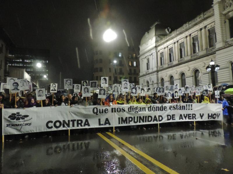 In Uruguay setzen sich noch immer viele gegen Straffreiheit für Verbrechen aus Zeiten der Militärdiktatur ein, wie hier bei Protesten im vergangenen Jahr