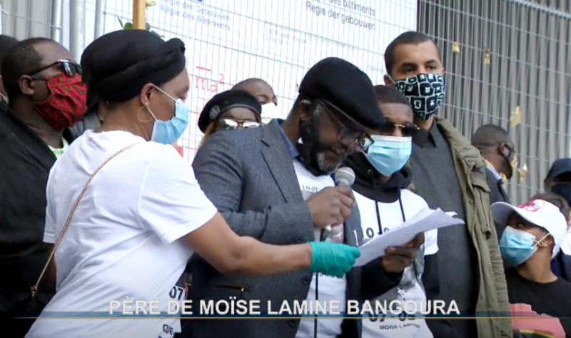 "Schwarze leben zählen": Demonstration gegen Rassismus in Brüssel am 7. Juni. Am Mikrophon der Vater von Moïse ‘Lamine’ Bangoura, Opfer rassistischer Polizeigewalt in Belgien (Screenshot)