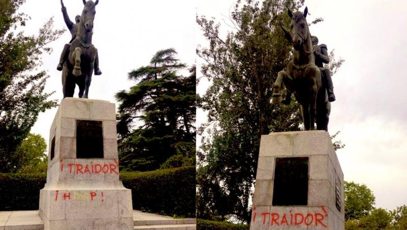 Mit den Worten "Verräter" und "Hurensohn" wurde das Denkmal des Befreiungskämpfers beschmiert