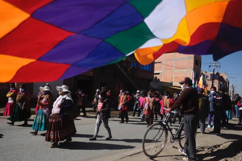Am 28. Juli fanden in ganz Bolivien Demonstrationen gegen die Verschiebung der Wahlen und die Angriffe auf die MAS statt. Gewerkschafter kündigten einen unbefristeten Streik an