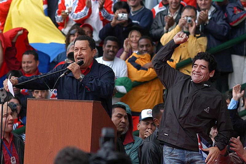 In Mar Del Plata wurde 2005 das von den USA geplante Freihandelsabkommen gekippt. Venezuelas Präsident Hugo Chávez und Maradona bei der Großkundgebung des "Gipfels der Völker"