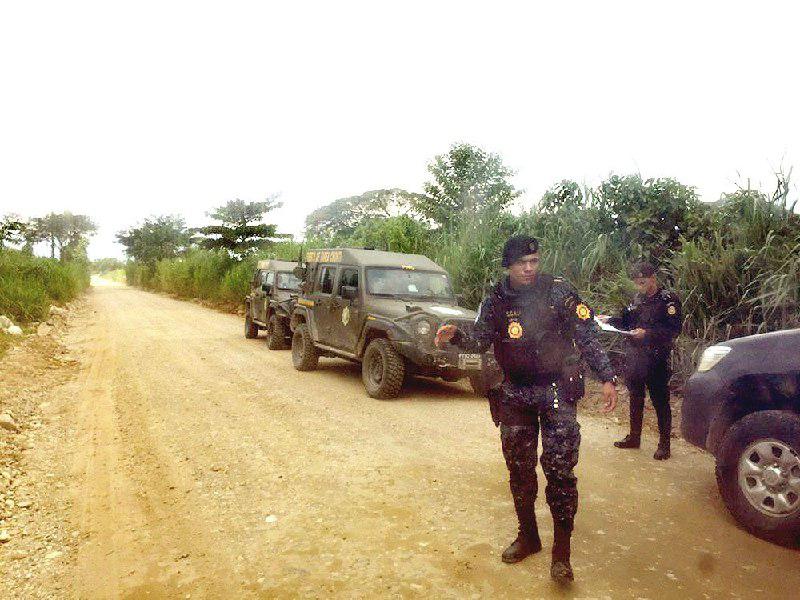 Soldaten kontrollieren während des Ausnahmezustandes den Nordosten von Guatemala
