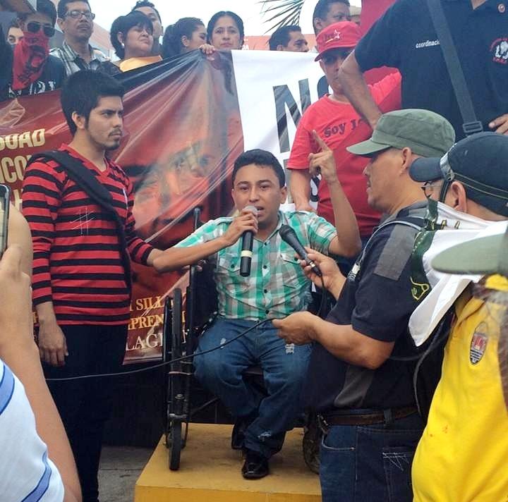 Mejía bei einer Demonstration im Jahr 2015 in Tegucigalpa für den Rücktritt der Regierung