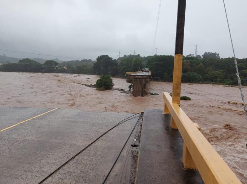 Eine von vielen: Die Saopin Brücke in Honduras stürzte ein