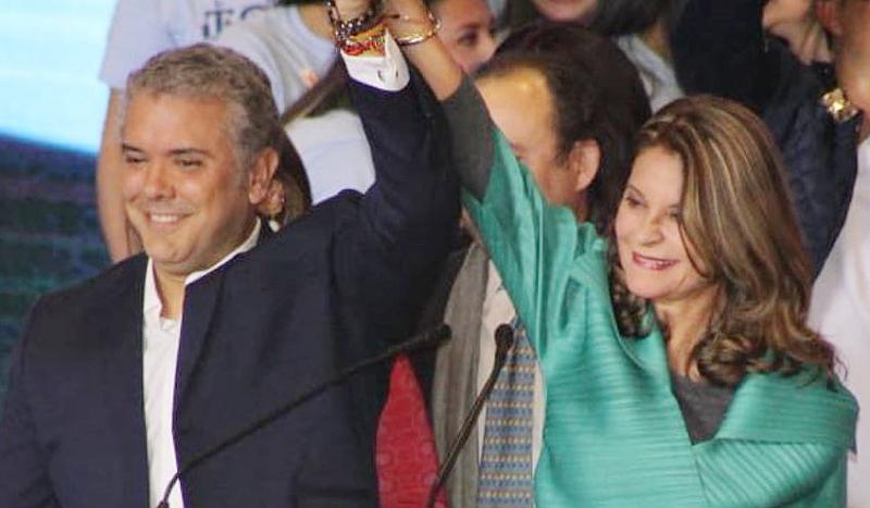 Ein Bild aus besseren Zeiten: Präsident Iván Duque und seine Vize, Marta Lucía Ramírez feiern den Wahlsieg im Juni 2018