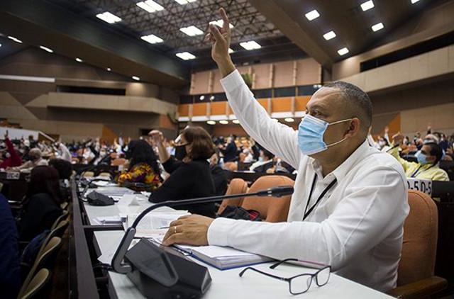 Kubas Nationalversammlung tagte auch in der letzten Sitzung des Jahres in semi-virtueller Form mit Videoschalten in die Provinzen