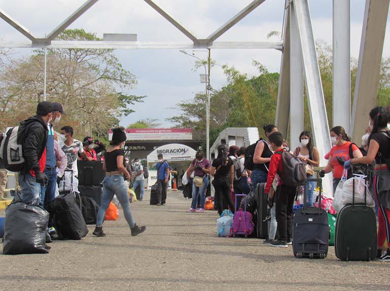 Mehr als 2.400 Venezuela kamen in den letzten Tagen aus Kolumbien über die Grenze in den Bundeststaat Apure