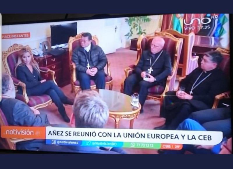 Áñez mit Vertretern der Bischofskonferenz und der EU kurz vor ihrer Selbsternennung zur Präsidentin am 12. November 2019