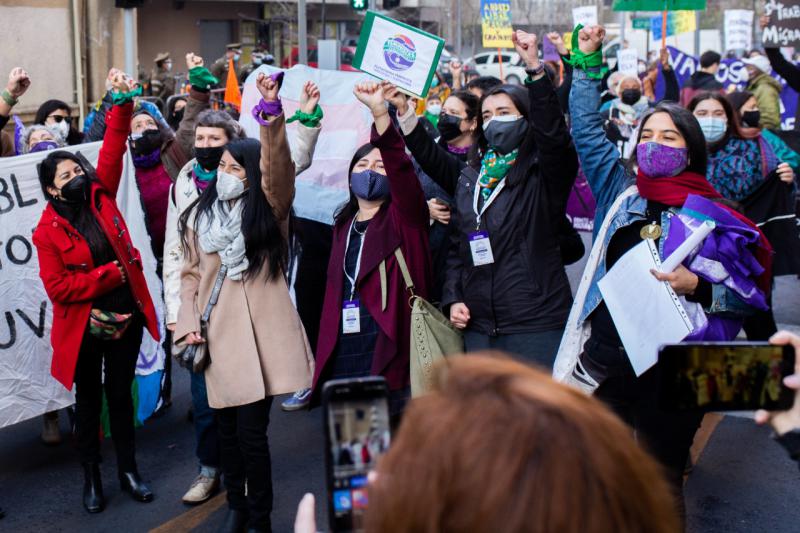 Frauen in Santiago demonstrierten während der Abstimmung in der Abgeordnetenkammer für das Recht auf freie und sicher Abtreibung