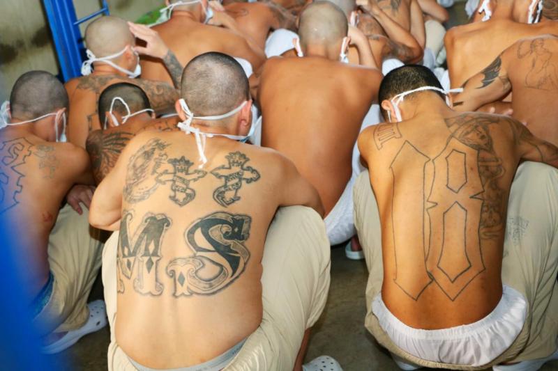 Gangmitglieder in einem salvadorianischen Hochsicherheitsgefängnis (Symbolbild)