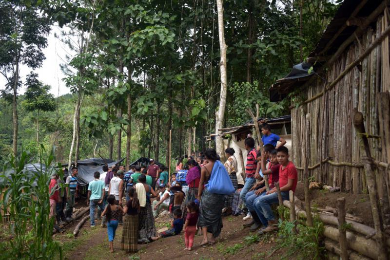Mehr als 60 indigene Familien halten das Grundstück besetzt