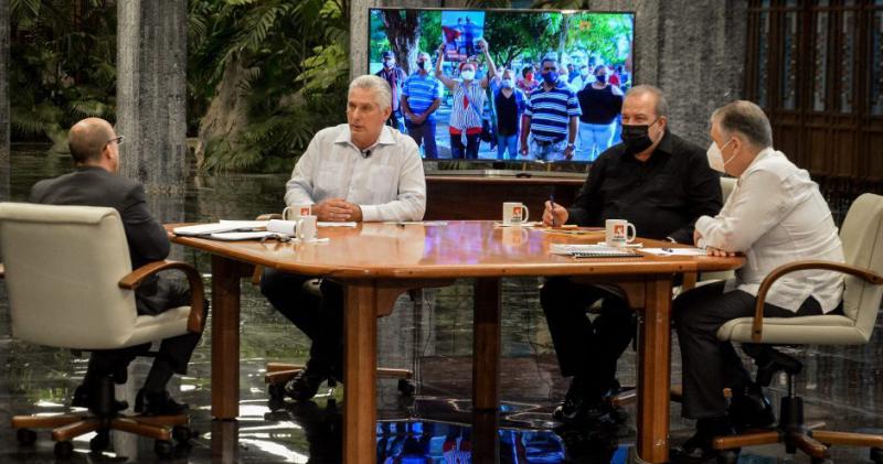 Díaz-Canel, Marrero und Fernández in der TV-Sendung "Mesa Redonda" am Mittwoch