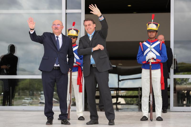 Der zurückgetretene brasilianische Bildungsminister Milton Ribeiro mit Präsident Jair Bolsonaro