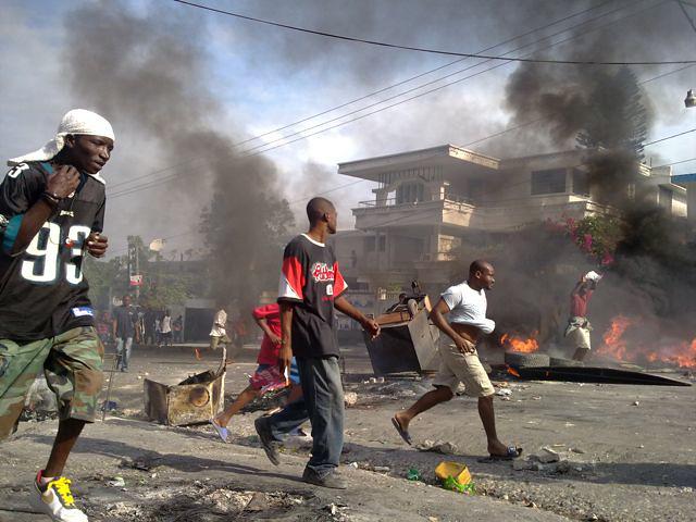 Die Proteste gegen die Gewalt, ausländische Intervention und die nicht-gewählte Regierung in Haiti reißen nicht ab