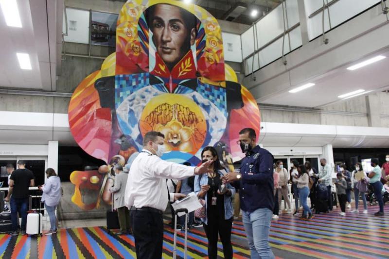 Ankömmlinge aus Peru auf dem Flughafen von Caracas