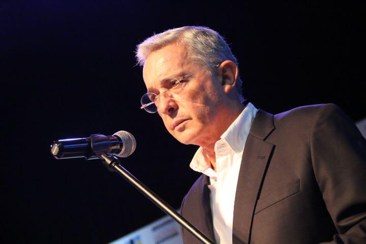 Während der Amtszeit von Álvaro Uribe ermordeten die kolumbianischen Streitkräfte Zivilisten, die sie als gefallene Guerillakämpfer ausgaben