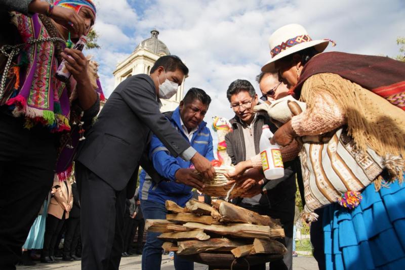 Indigene Zeremonie für "Mutter Erde" vor den Dialogen über Wasser für das Leben in La Paz