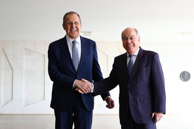 Außenminister Sergej Lawrow mit seinem brasilianischen Amtskollegen Mauro Vieira am Montag in Brasília