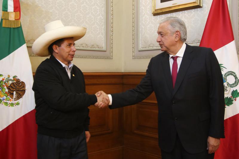 Der heute inhaftierte Ex-Präsident von Perú Pedro Castillo mit dem mexikanischen Präsidenten Andrés Manuel López Obrador in Mexiko