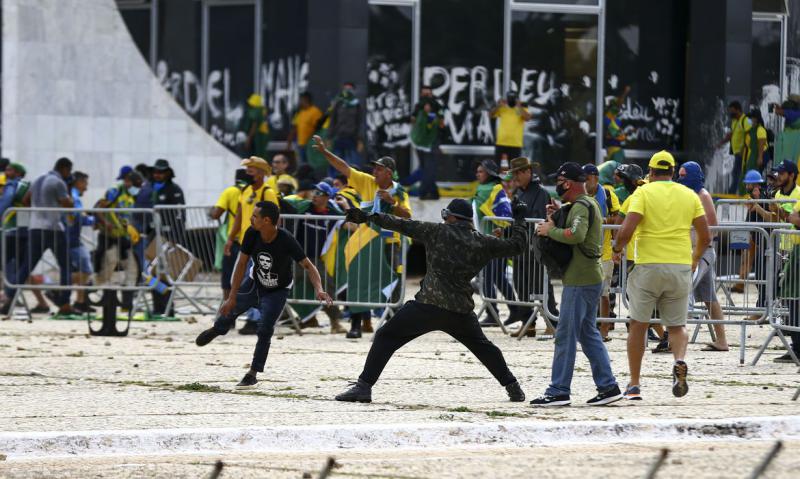 Ultrarechte attackierten Regierungsgebäude in Brasília, um die Rückkehr von Bolsonaro zu erzwingen