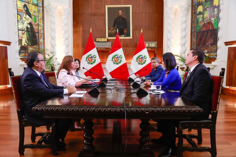 Boluarte beim Treffen mit Keiko Fujimori, Vorsitzende der Partei Fuerza Popular