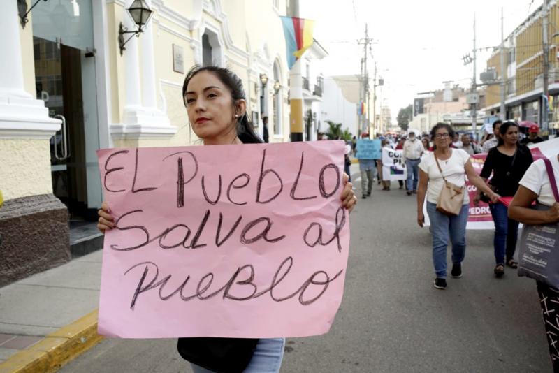 Ein Marsch unter anderem von Campesinos, Frauenverbänden und der Fischergewerkschaft: "Das Volk rettet das Volk"