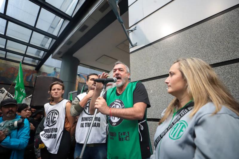 Der Generalsekretär der ATE, Rodolfo Aguiar, am Mittwoch vor dem Arbeitssekretariat