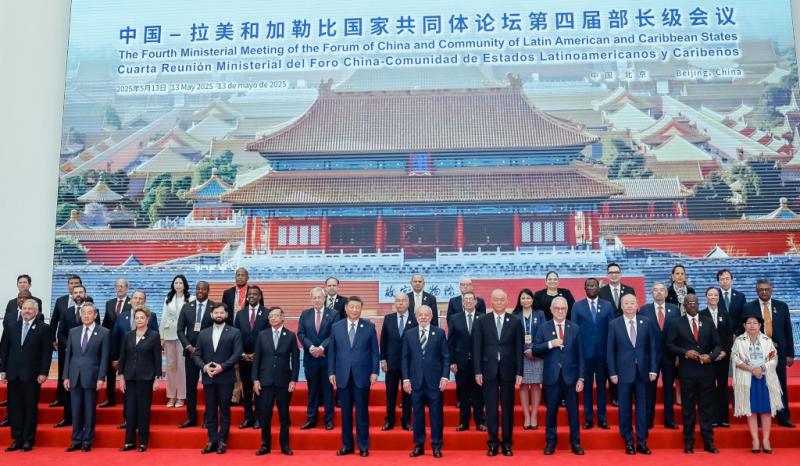 "Familienfoto" vom Ministertreffen des China-Celac-Forums in Beijing am 13. Mai 2025