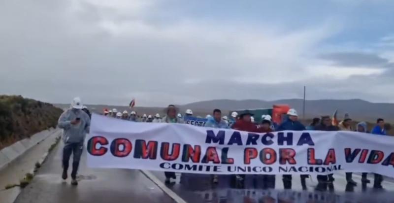 Protestmarsch mit der Forderung nach Aufmerksamkeit für die von Regen und Überschwemmungen betroffenen Menschen (Videoausschnitt)