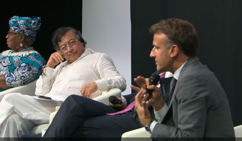 Petro und Macron auf der Sevilla-Konferenz (Screenshot)