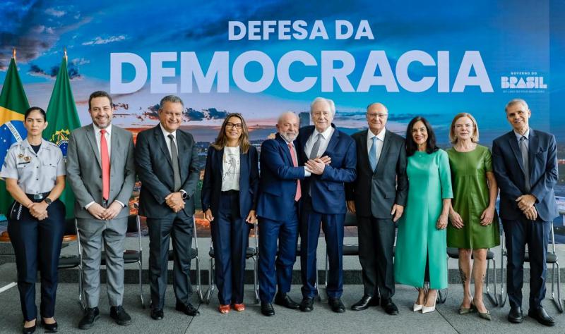 Brasiliens Regierung an einer Veranstaltung zum Jahrestags des rechten Putschversuchs