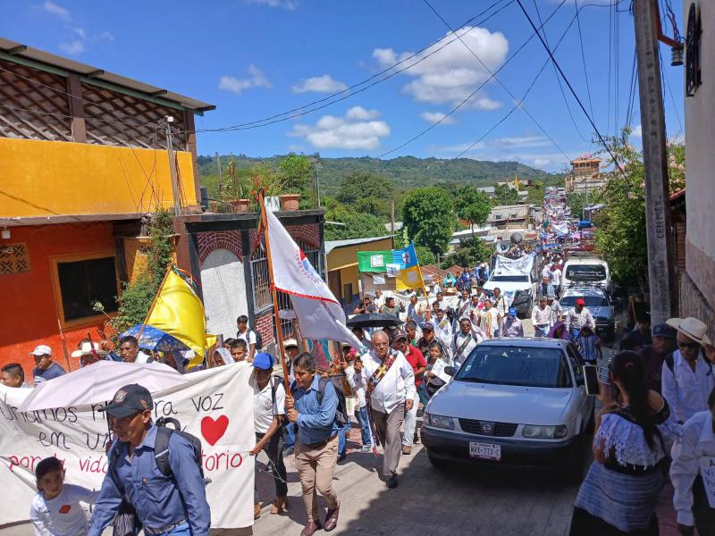 Indigene Organisationen marschieren im mexikanischen Chiapas gegen den Autobahnbau auf ihrem Territorium