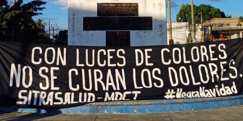 "Schwarze Weihnachten": Proteste in San Salvador gegen zahlreiche Entlassungen im Gesundheitswesen kurz vor Weihnachten.