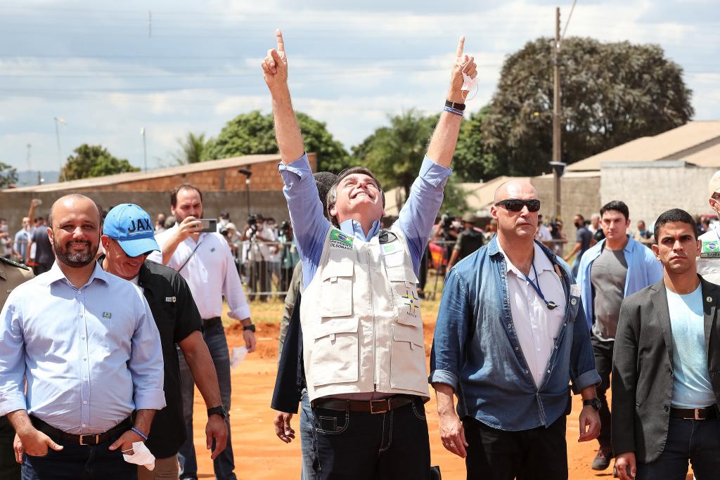 Brasilien: Präsident Bolsonaro demonstriert gegen Corona ...
