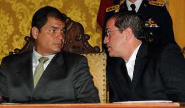 Ecuadors Außenminister Ricardo Patiño (re.) mit Präsident Correa bei Amtseinführung Ecuadors Außenminister Ricardo Patiño (re.) mit Präsident Correa bei Amtsantritt
