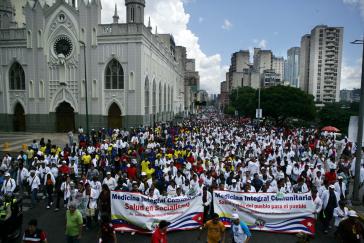 Erhalten rechtliche Anerkennung: Studierende integraler kommunitärer Medizin demonstrieren in Caracas