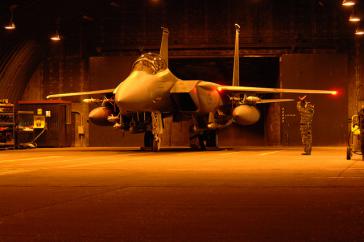 Vor dem Einsatz in Libyen: Kampfjet F-15E Strike Eagle der US-Luftwaffe in Großbritannien Kampfjet F-15E Strike Eagle vor dem Einsatz in Libyen