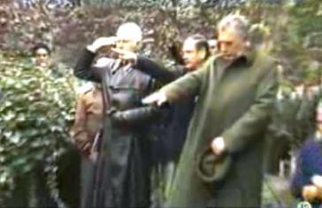Hitlergruß am Grab: Szene bei der Beisetzung Rauffs 1984 in Chile