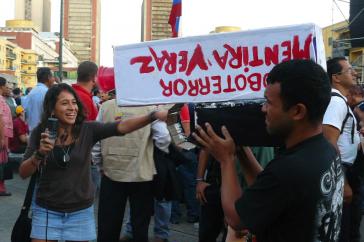 Studierende protestieren gegen Globovision: "Globoterror – wahrhaftig Lüge"