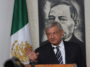 López Obrador vor dem Portrait von Benito Juárez