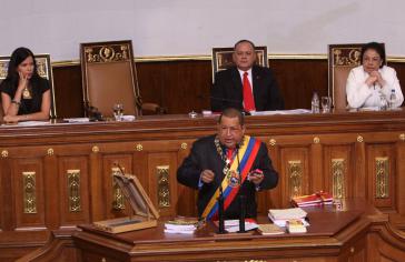 Hugo Chávez vor der Nationalversammlung