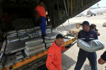 Beim Verladen der Hilfsgüter aus Venezuela
