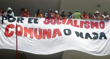 Transparent bei einem Treffen von Vertretern der Kommunen im Bundesstaat Lara, Venezuela: "Für den Sozialismus - Kommune oder Nichts" Transparent bei einem Treffen von Vertretern der Kommunen im Bundesstaat Lara, Venezuela: "Für den Sozialismus - Kommune oder Nichts"