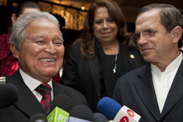 Der Präsidentschaftskandidat der FMLN, Salvador Sánchez Cerén (links), hier mit Ecuadors Außenminister Ricardo Patiño Der Präsidentschaftskandidat der FMLN, Salvador Sánchez Cerén (links), hier mit Ecuadors Außenminister Ricardo Patiño
